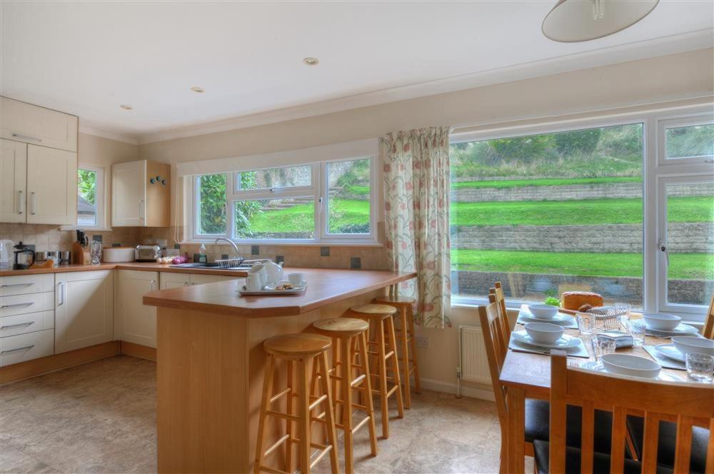 Strathaven Villa Uplyme ภายนอก รูปภาพ